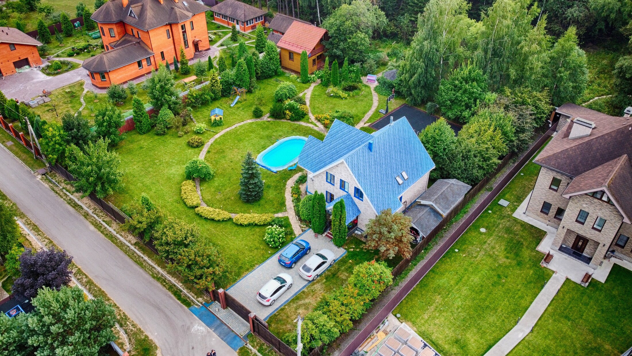 Загородный дом, вид с высоты